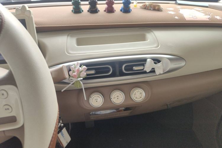Used Wuling Hongguang MINIEV 2025 Four-Door Version Advanced Edition Audio And AC Panel