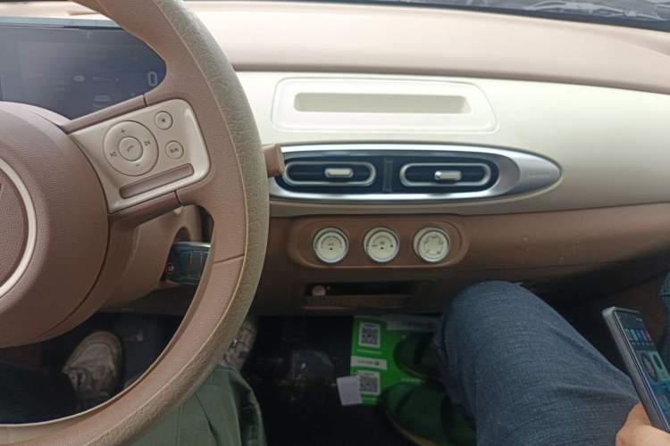 Used Wuling Hongguang MINIEV 2025 Four-Door Version Advanced Edition Audio And AC Panel