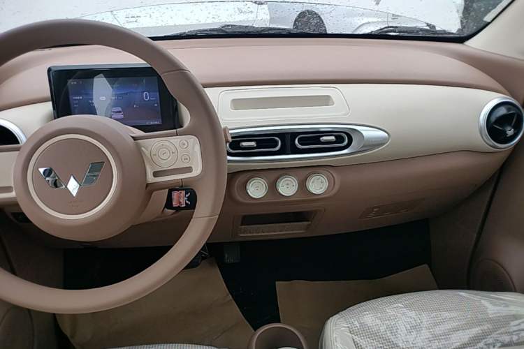Used Wuling Hongguang MINIEV 2025 Four-Door Version Advanced Edition Audio And AC Panel