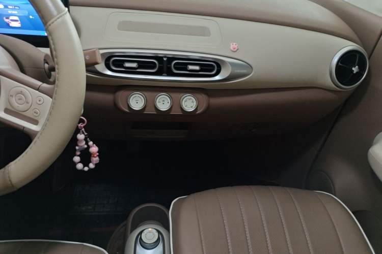 Used Wuling Hongguang MINIEV 2025 Four-Door Version Advanced Edition Audio And AC Panel