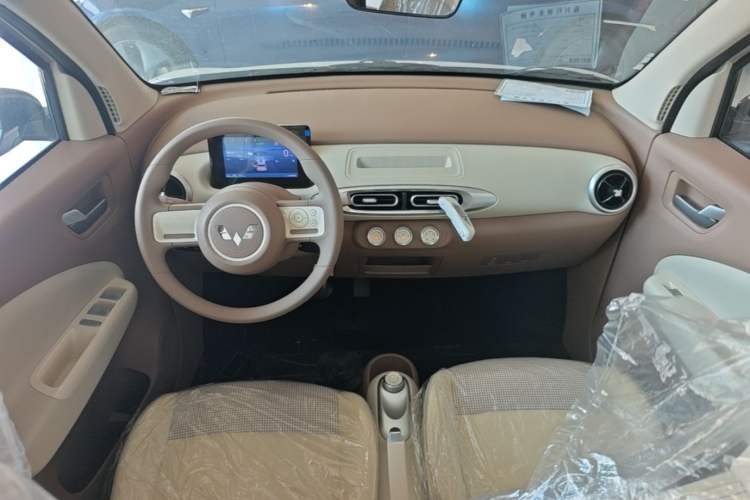 Used Wuling Hongguang MINIEV 2025 Four-Door Version Advanced Edition Center Console