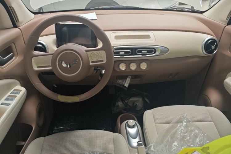 Used Wuling Hongguang MINIEV 2025 Four-Door Version Premium Edition Center Console