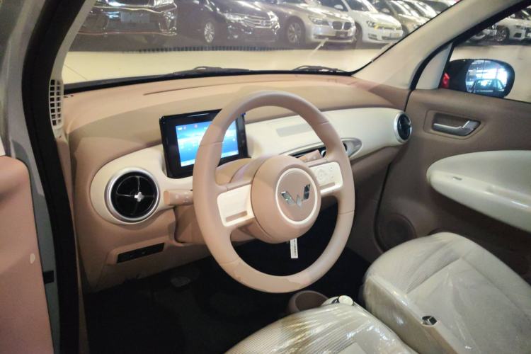 Used Wuling Hongguang MINIEV 2025 Four-Door Version Advanced Edition Center Console