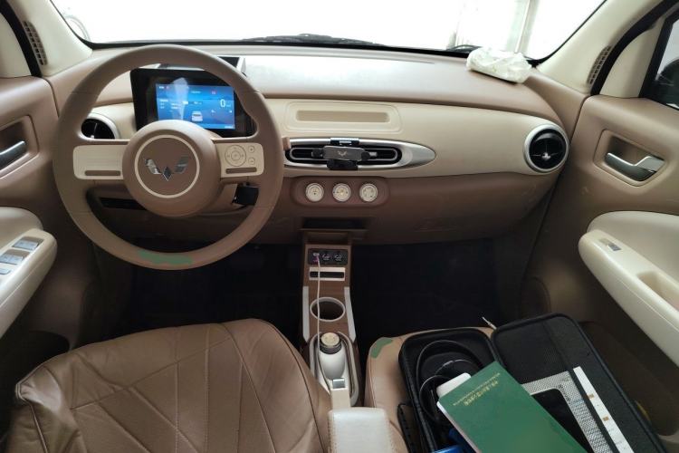 Used Wuling Hongguang MINIEV 2025 Four-Door Version Advanced Edition Center Console