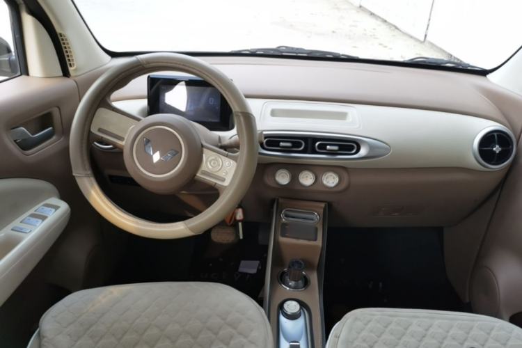 Used Wuling Hongguang MINIEV 2025 Four-Door Version Advanced Edition Center Console