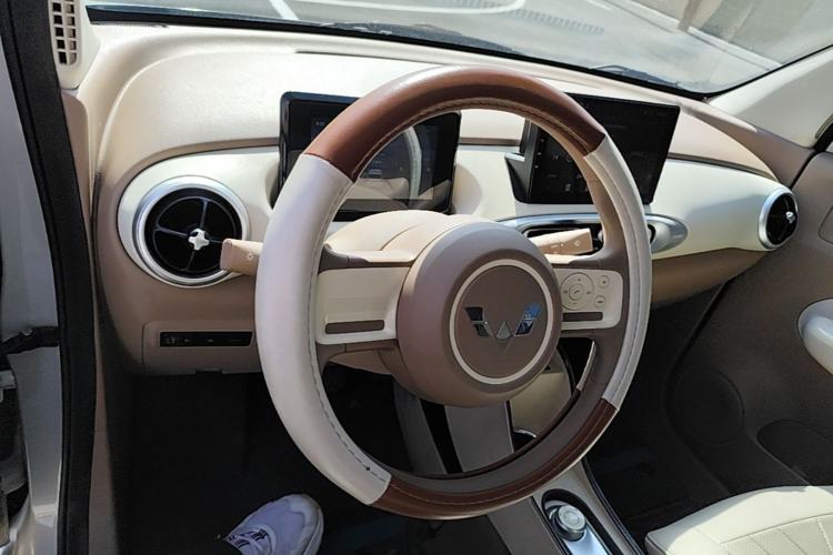 Used Wuling Hongguang MINIEV 2025 Four-Door Version Advanced Edition Center Console