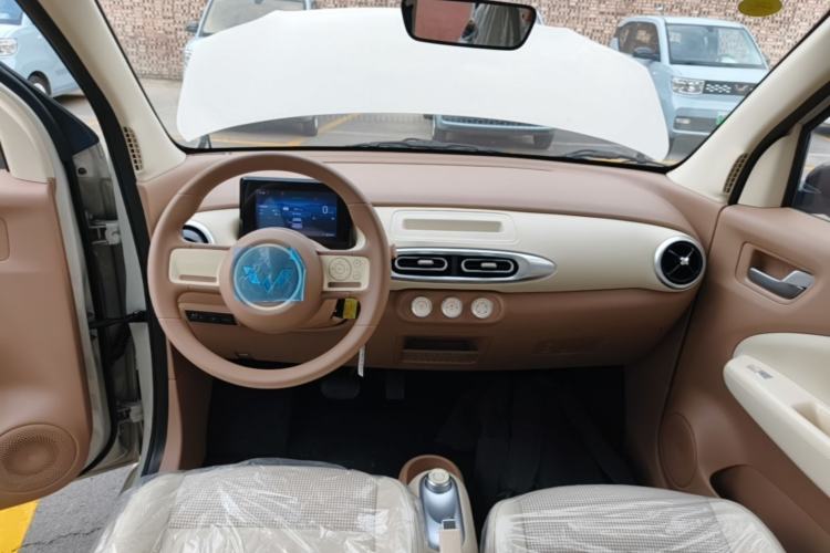 Used Wuling Hongguang MINIEV 2025 Four-Door Version Advanced Edition Center Console