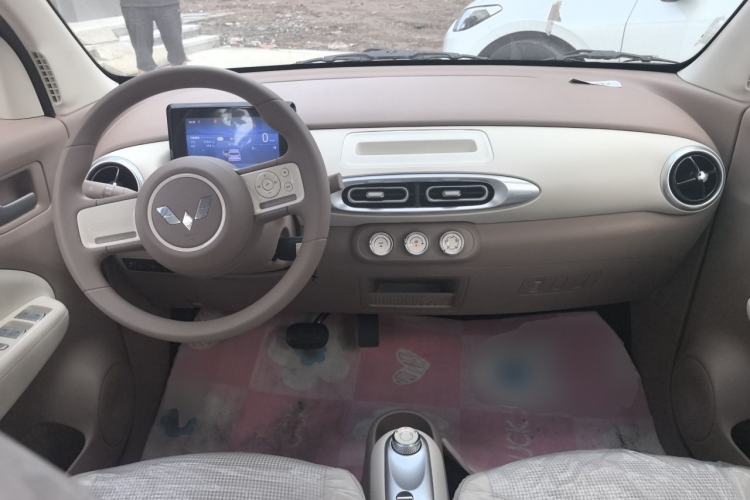 Used Wuling Hongguang MINIEV 2025 Four-Door Version Advanced Edition Center Console