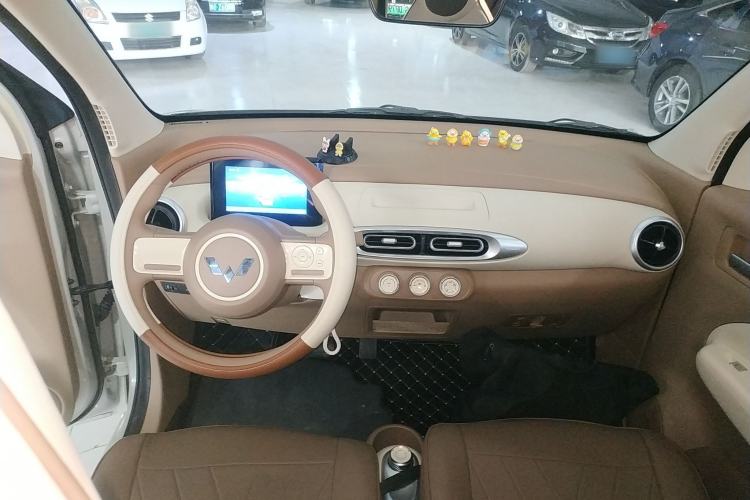 Used Wuling Hongguang MINIEV 2025 Four-Door Version Advanced Edition Center Console