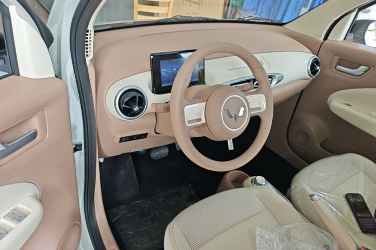 Used Wuling Hongguang MINIEV 2025 Four-Door Version Advanced Edition Center Console