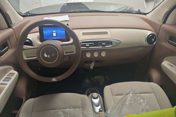 Used Wuling Hongguang MINIEV 2025 Four-Door Version Premium Edition Center Console