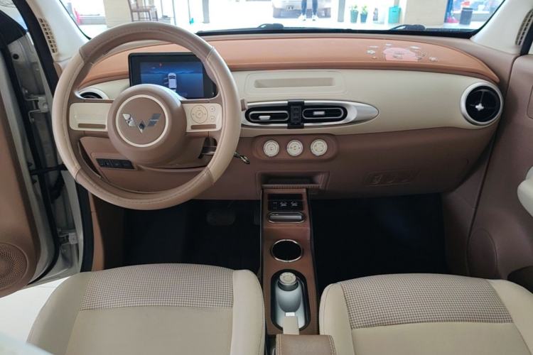Used Wuling Hongguang MINIEV 2025 Four-Door Version Advanced Edition Center Console