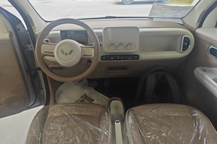 Used Wuling Hongguang MINIEV 2025 Four-Door Version Advanced Edition Center Console
