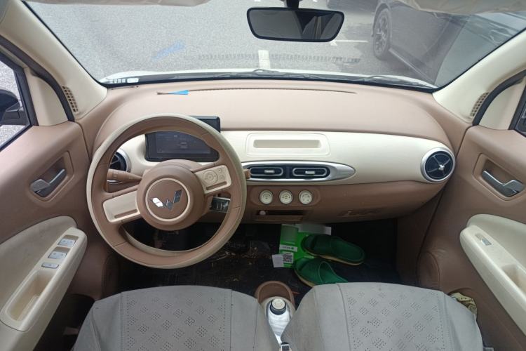 Used Wuling Hongguang MINIEV 2025 Four-Door Version Advanced Edition Center Console