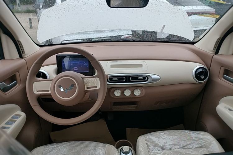 Used Wuling Hongguang MINIEV 2025 Four-Door Version Advanced Edition Center Console