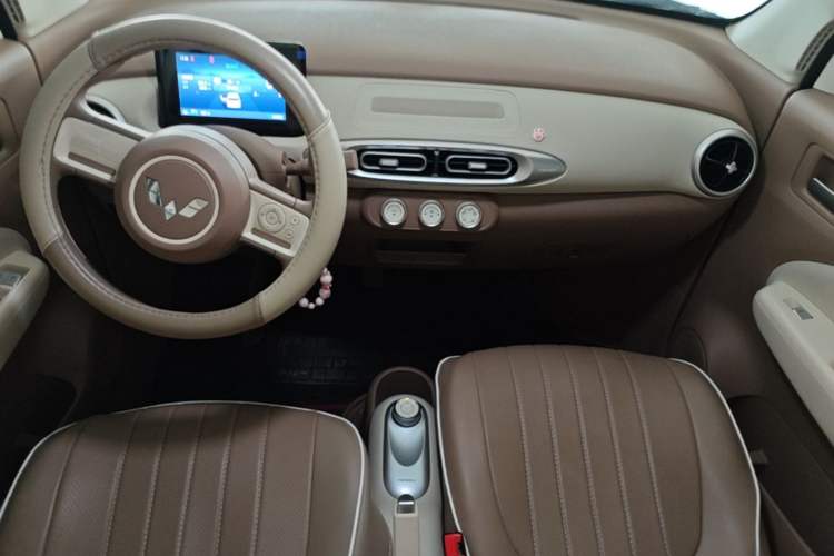 Used Wuling Hongguang MINIEV 2025 Four-Door Version Advanced Edition Center Console