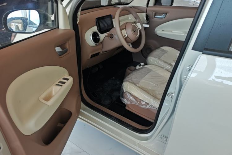 Used Wuling Hongguang MINIEV 2025 Four-Door Version Advanced Edition Driver Seat