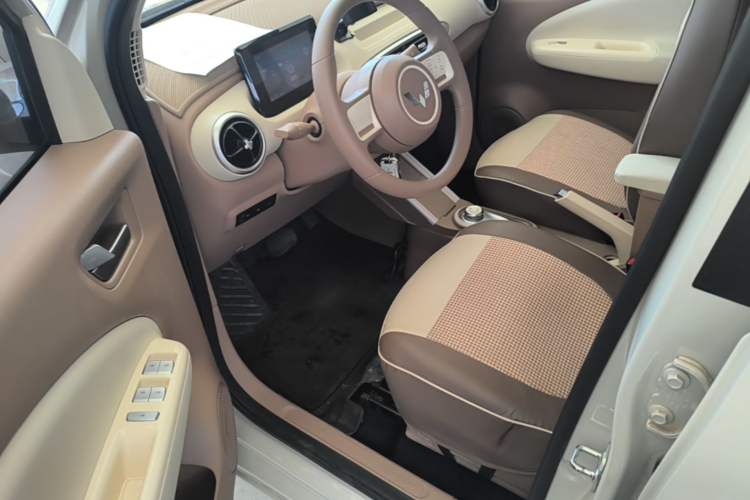 Used Wuling Hongguang MINIEV 2025 Four-Door Version Advanced Edition Driver Seat