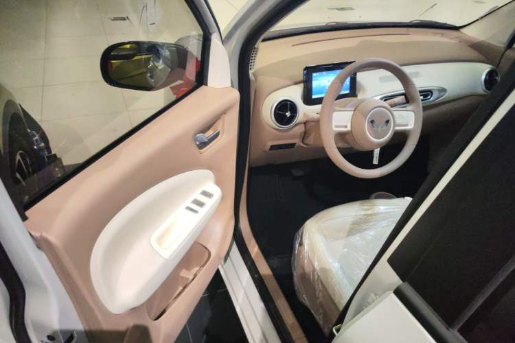 Used Wuling Hongguang MINIEV 2025 Four-Door Version Advanced Edition Driver Seat