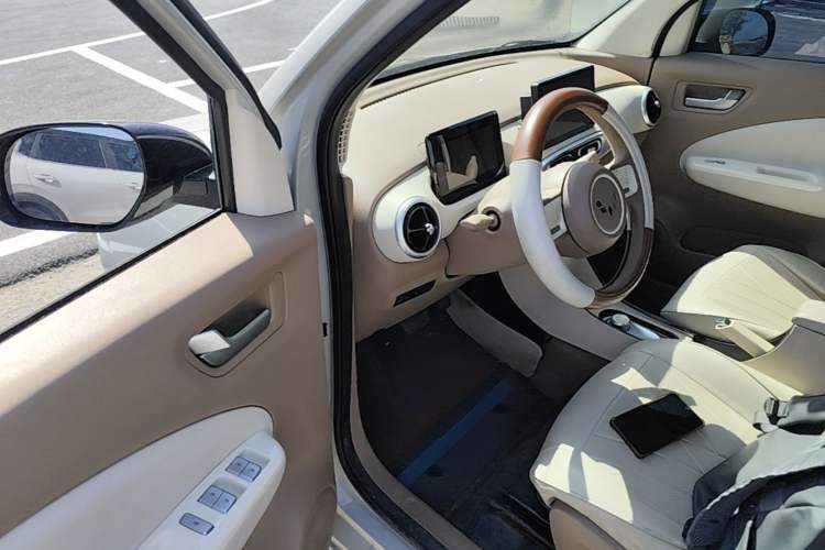Used Wuling Hongguang MINIEV 2025 Four-Door Version Advanced Edition Driver Seat