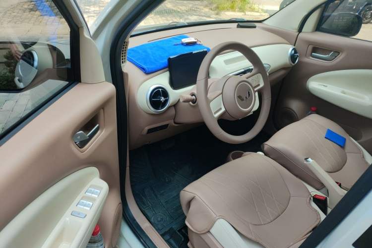 Used Wuling Hongguang MINIEV 2025 Four-Door Version Advanced Edition Driver Seat