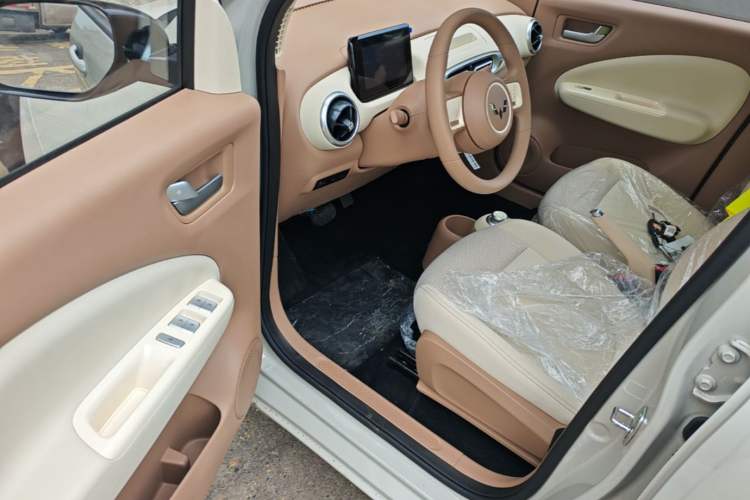 Used Wuling Hongguang MINIEV 2025 Four-Door Version Advanced Edition Driver Seat