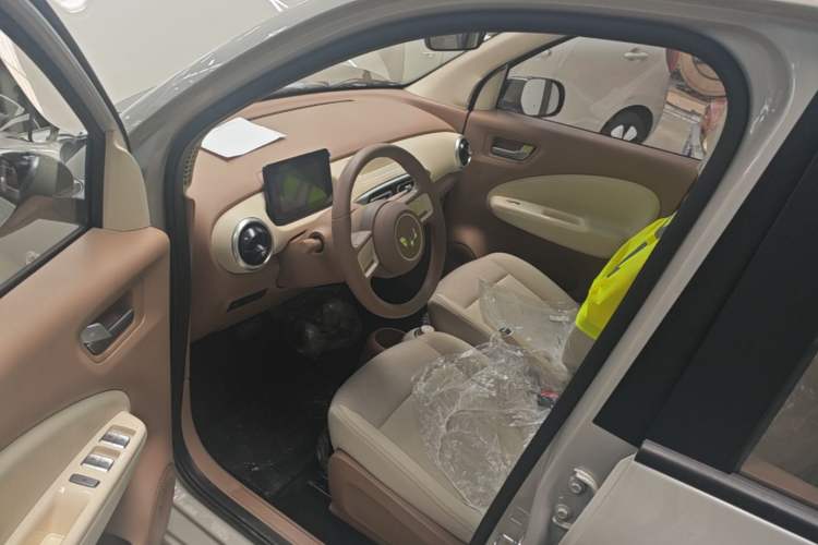 Used Wuling Hongguang MINIEV 2025 Four-Door Version Premium Edition Driver Seat