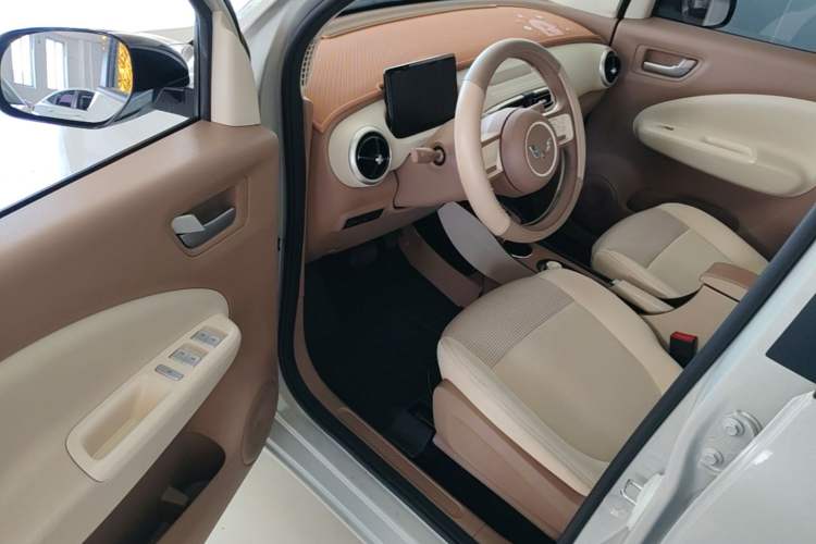 Used Wuling Hongguang MINIEV 2025 Four-Door Version Advanced Edition Driver Seat
