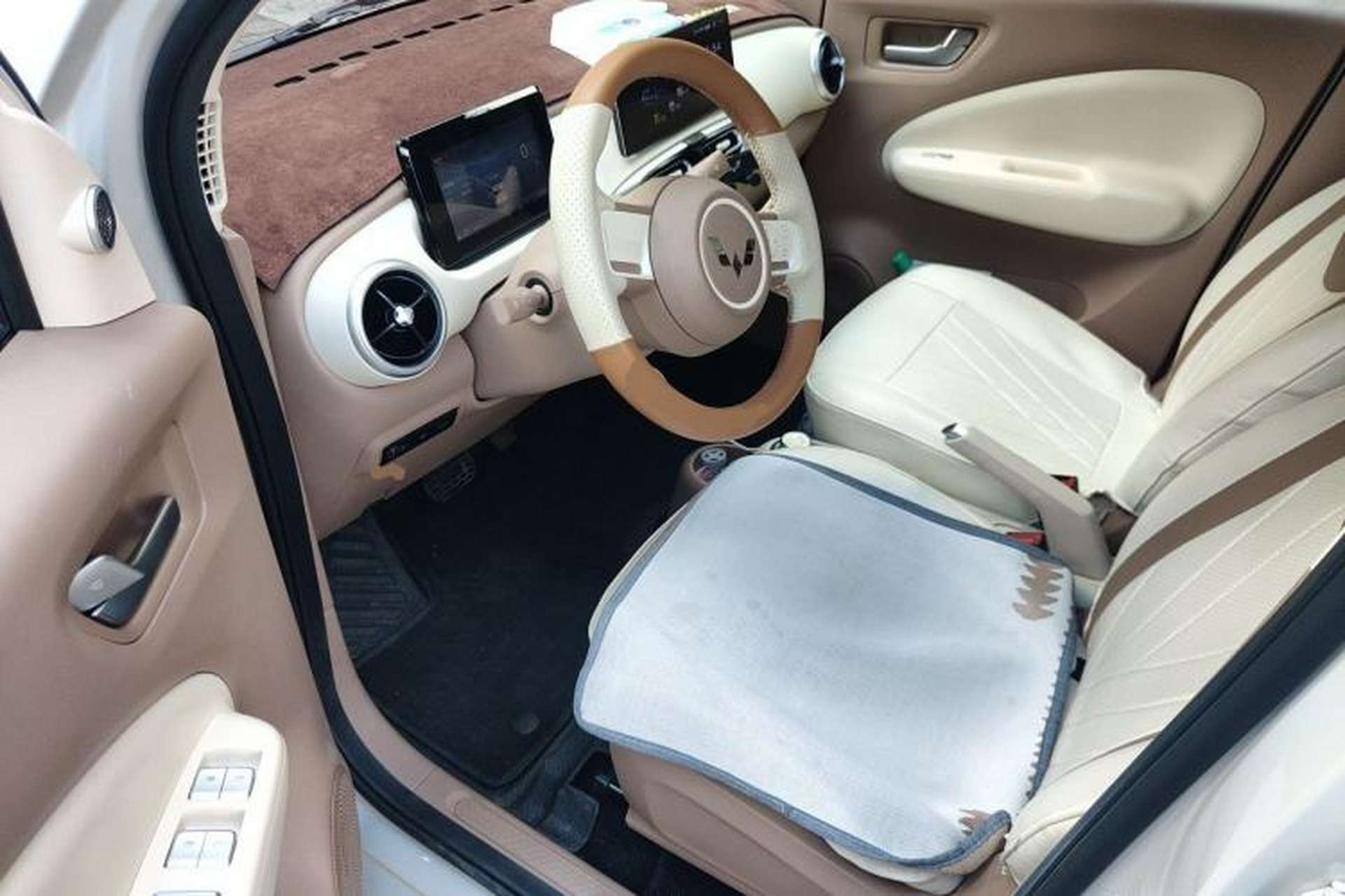 Used Wuling Hongguang MINIEV 2025 Four-Door Version Advanced Edition Driver Seat