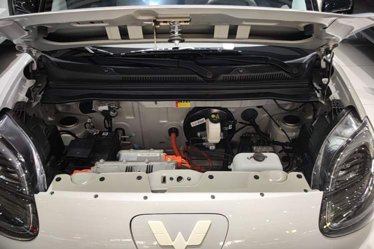 Used Wuling Hongguang MINIEV 2025 Four-Door Version Zhenxiang+ Edition Engine Bay