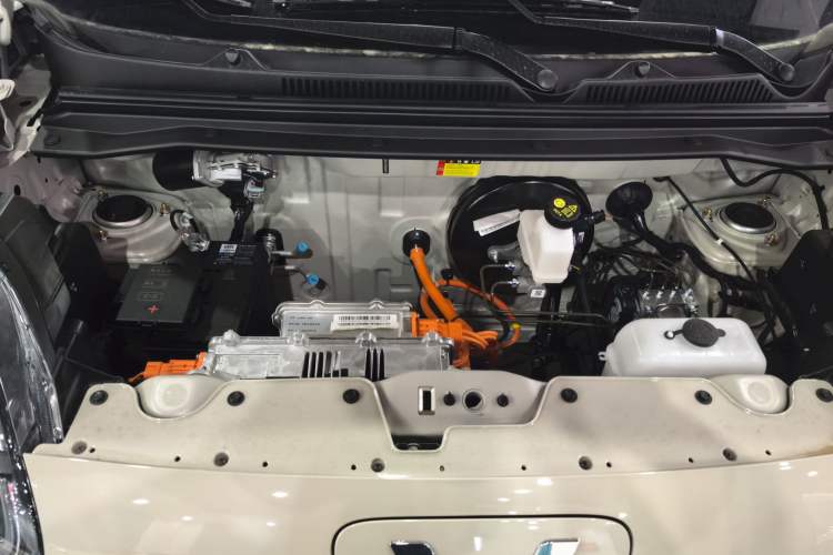 Used Wuling Hongguang MINIEV 2025 Four-Door Version Advanced Edition Engine Bay