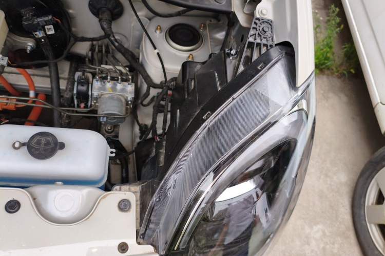 Used Wuling Hongguang MINIEV 2025 Four-Door Version Advanced Edition Engine Bay Left