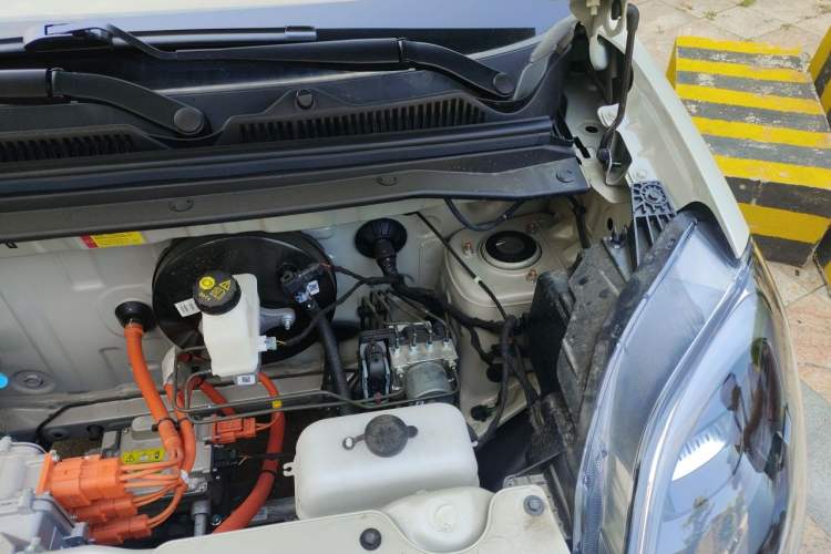 Used Wuling Hongguang MINIEV 2025 Four-Door Version Advanced Edition Engine Bay Left