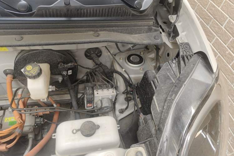 Used Wuling Hongguang MINIEV 2025 Four-Door Version Zhenxiang+ Edition Engine Bay Left