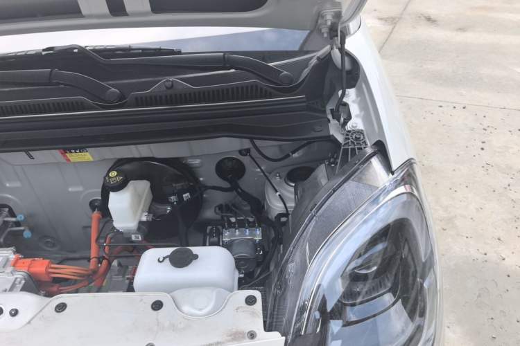 Used Wuling Hongguang MINIEV 2025 Four-Door Version Advanced Edition Engine Bay Left