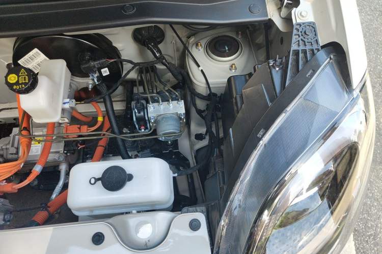 Used Wuling Hongguang MINIEV 2025 Four-Door Version Advanced Edition Engine Bay Left