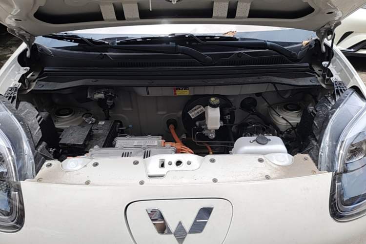 Used Wuling Hongguang MINIEV 2025 Four-Door Version 301km Zhenxiang+ Model Engine Bay