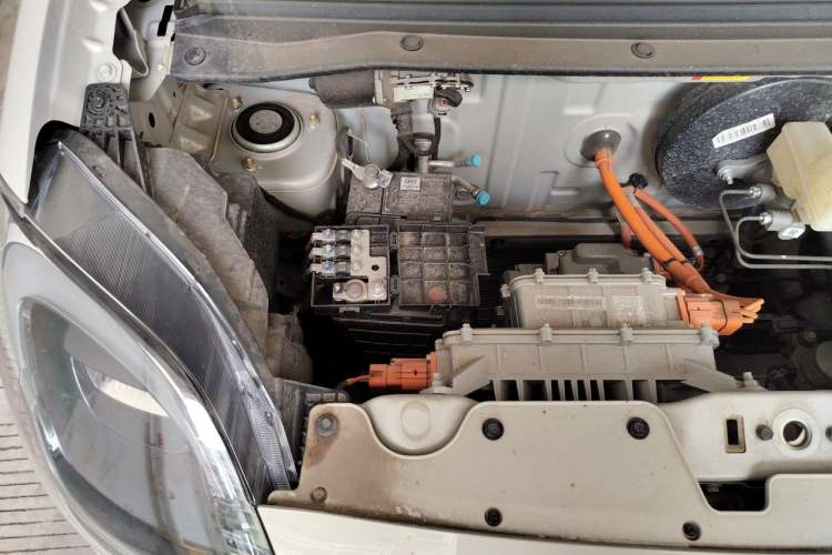 Used Wuling Hongguang MINIEV 2025 Four-Door Version Advanced Edition Engine Bay Right