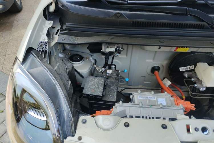 Used Wuling Hongguang MINIEV 2025 Four-Door Version Advanced Edition Engine Bay Right
