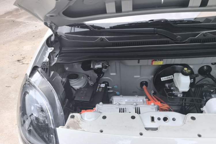 Used Wuling Hongguang MINIEV 2025 Four-Door Version Advanced Edition Engine Bay Right