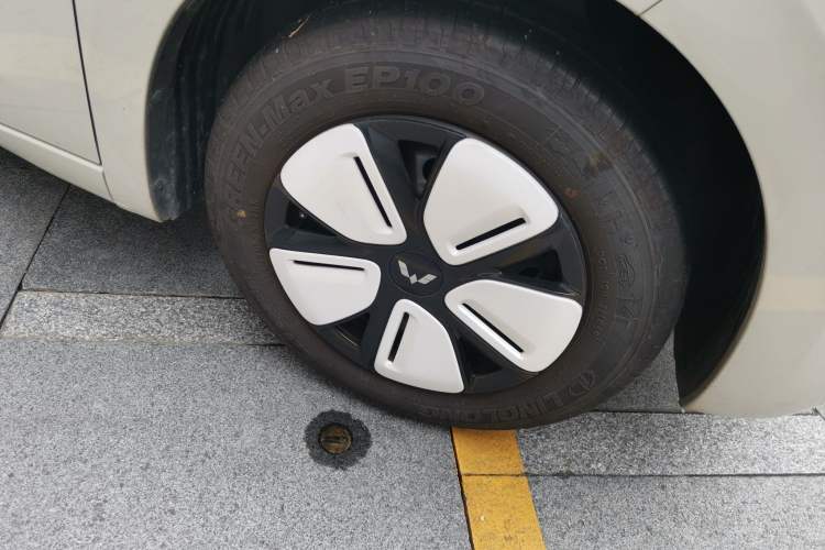 Used Wuling Hongguang MINIEV 2025 Four-Door Version Advanced Edition Exterior 1
