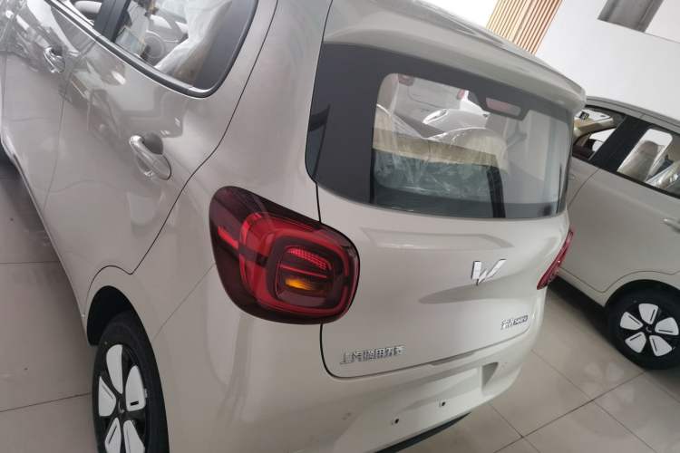 Used Wuling Hongguang MINIEV 2025 Four-Door Version Advanced Edition Exterior 2