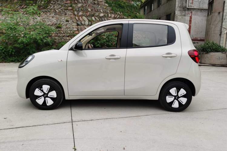 Used Wuling Hongguang MINIEV 2025 Four-Door Version Advanced Edition Exterior 2