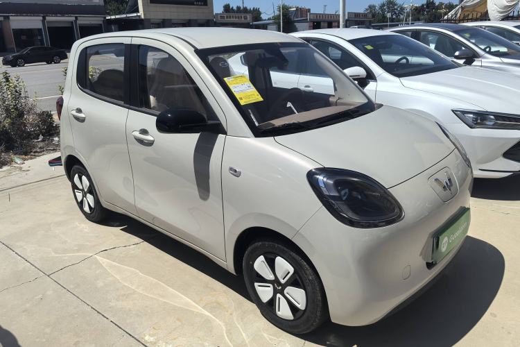 Used Wuling Hongguang MINIEV 2025 Four-Door Version Advanced Edition Exterior 2