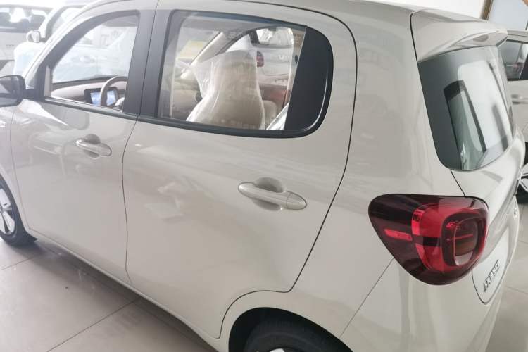 Used Wuling Hongguang MINIEV 2025 Four-Door Version Advanced Edition Exterior 3