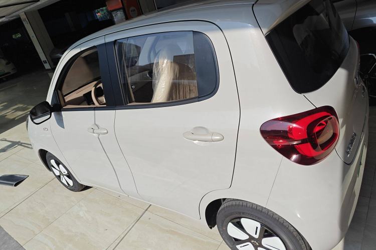 Used Wuling Hongguang MINIEV 2025 Four-Door Version Advanced Edition Exterior 3