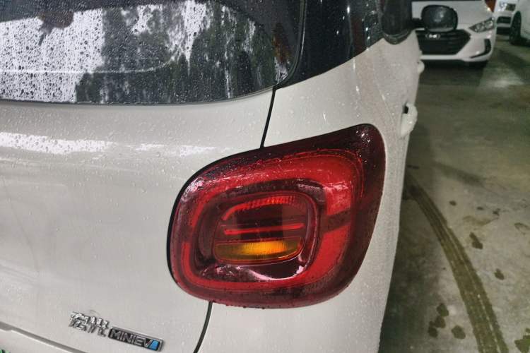 Used Wuling Hongguang MINIEV 2025 Four-Door Version Advanced Edition Exterior 3