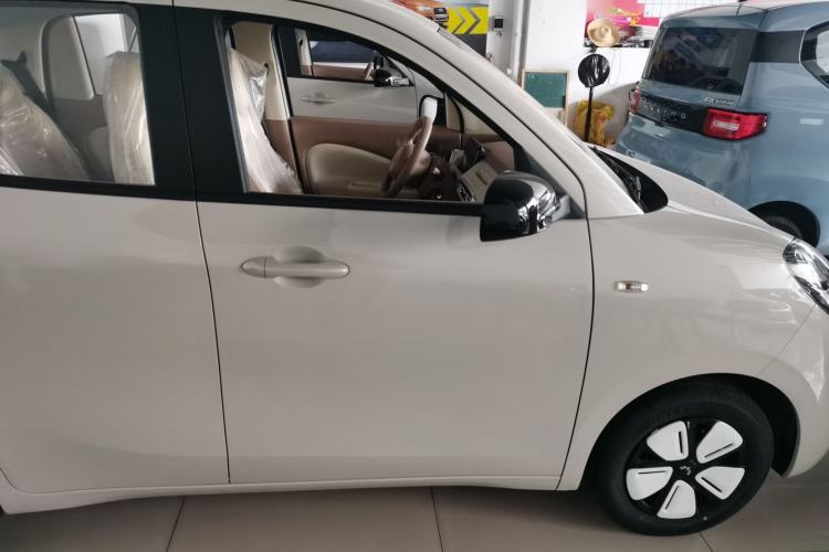 Used Wuling Hongguang MINIEV 2025 Four-Door Version Advanced Edition Exterior 4
