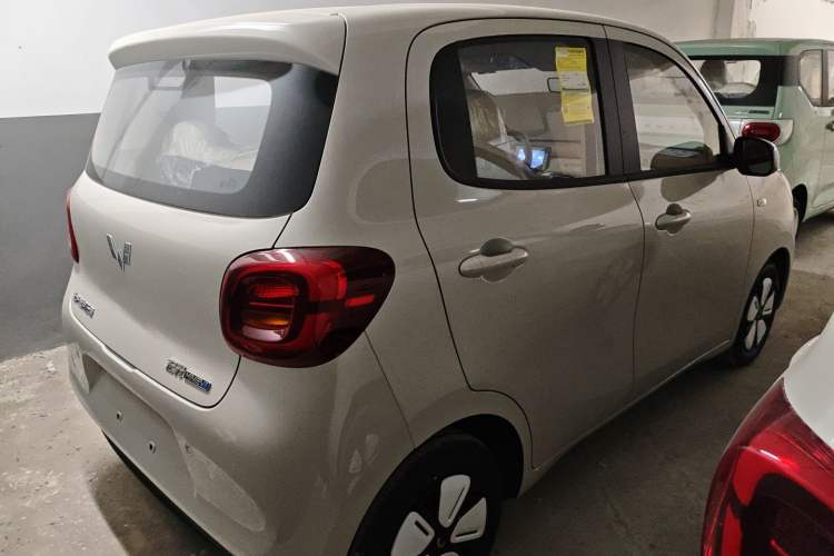 Used Wuling Hongguang MINIEV 2025 Four-Door Version Advanced Edition Exterior 5