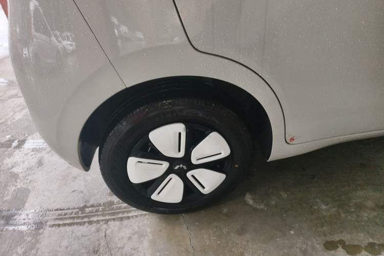 Used Wuling Hongguang MINIEV 2025 Four-Door Version Advanced Edition Exterior 5